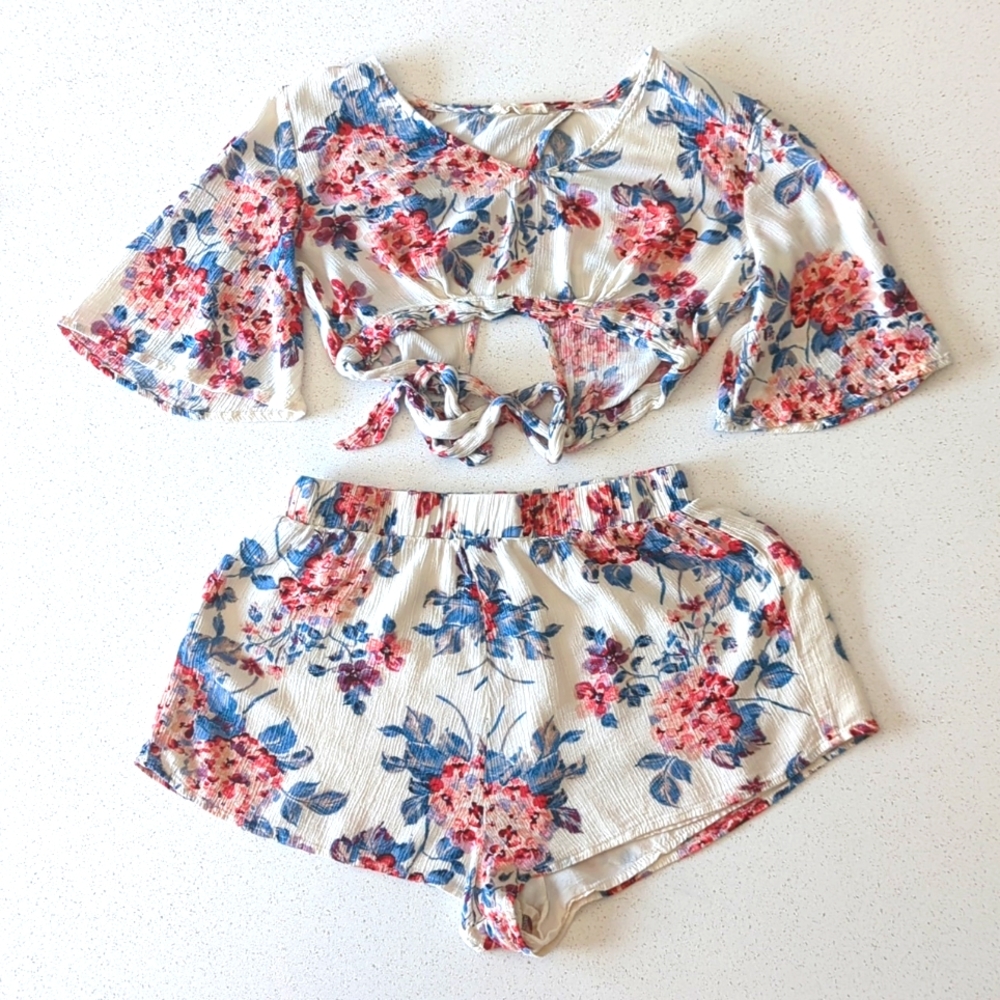 Illa Illa 2 piece Crop Top Shorts Floral Set